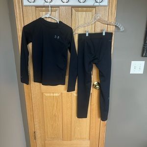 Under Armour 4.0 base layer youth large. Shirt and pants combo.